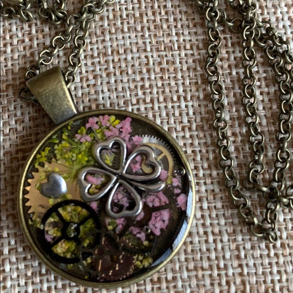 Twinsdesign Jewelry - Four Leaf Clover Vintage Gears Necklace Handmade